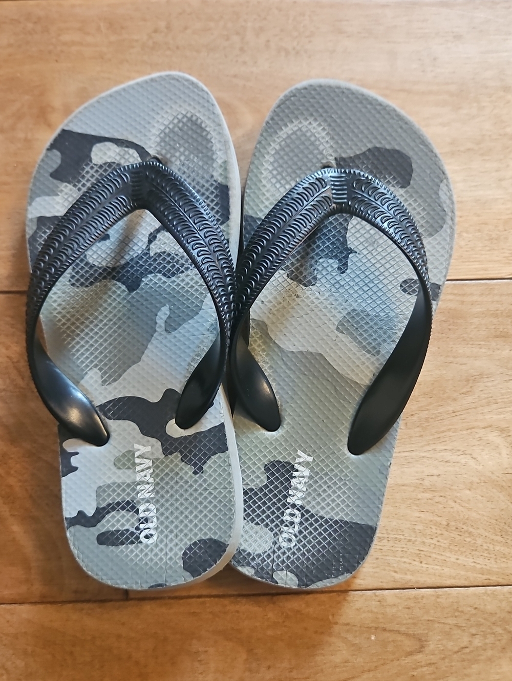 Old Navy Boys Green Camo Flip Flops with Black Straps